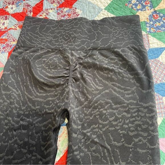 Gymshark Adapt Animal Print Bike Shorts Size small - Picture 6 of 8